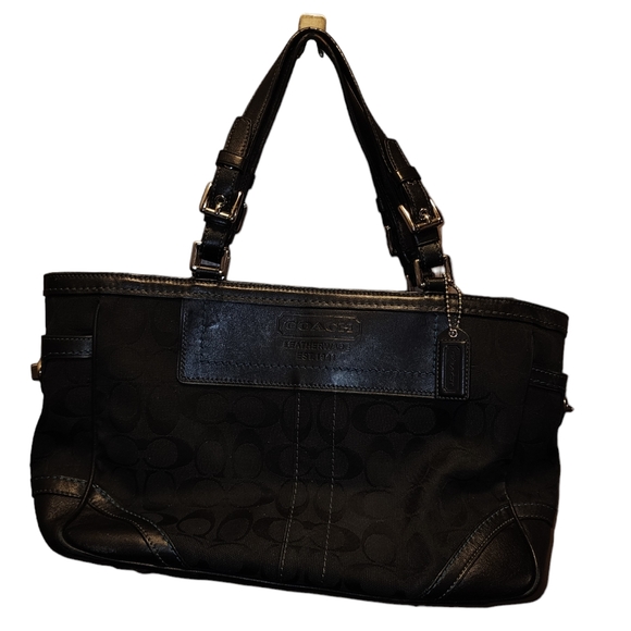 Coach Handbags - Coach Signature purse